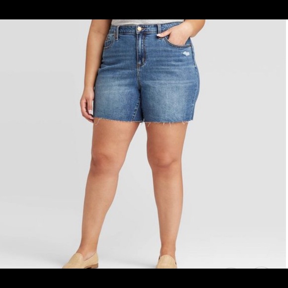Plus Boyfriend Jean Shorts Sizes 20, 22, 26 Universal Threads Distressed - Picture 2 of 8